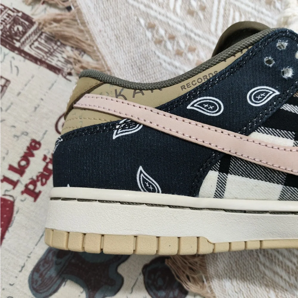 Nike SB Dunk Bandana Pattern Plaid Panel Sneakers - Picture 7 of 12